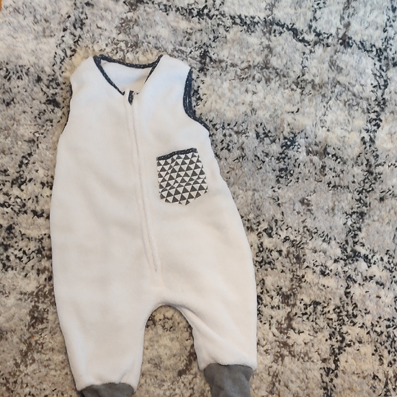 Bloomstar Other - White Sleeveless Baby Sleep Sack  with Geometric Pocket